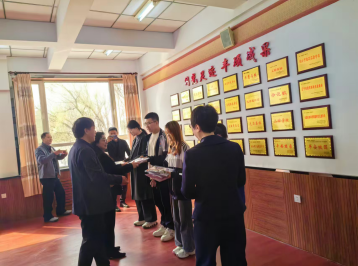 党建助学暖人心 爱心文具送信心.png