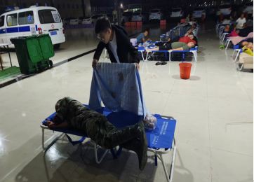 闻“汛”而动连夜值守2.png